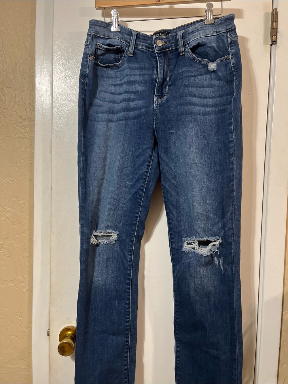 Judy Blue 11/30 Straight Fit Distressed Blue Jeans
